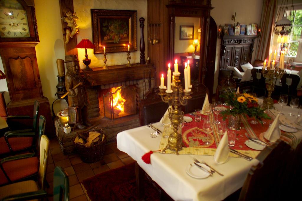 ריין Hotel Zum Alten Brunnen מראה חיצוני תמונה