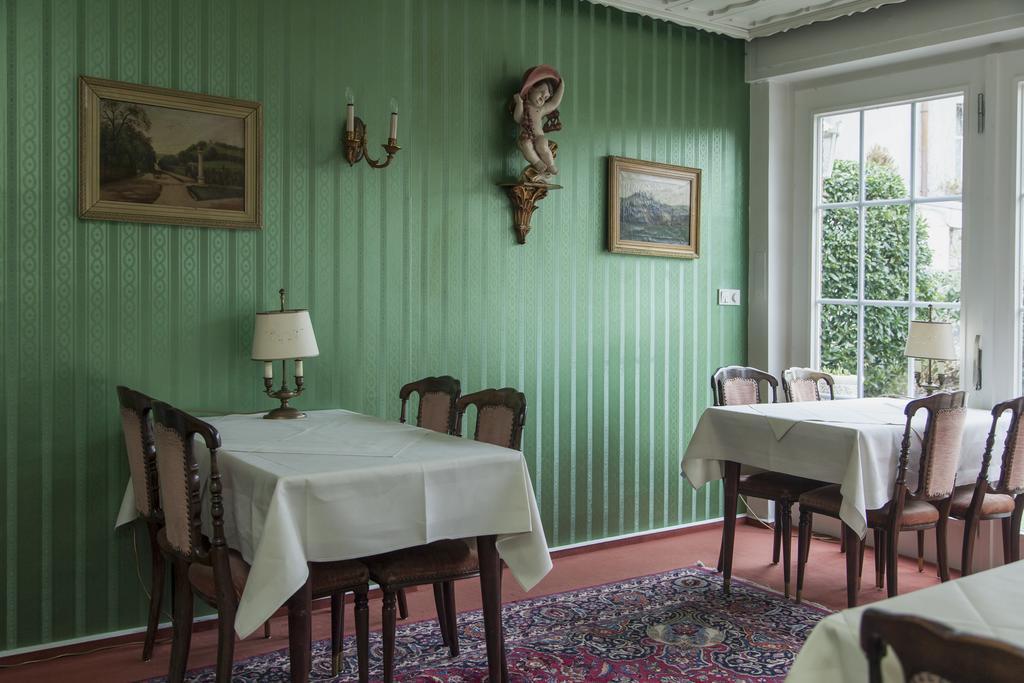 ריין Hotel Zum Alten Brunnen מראה חיצוני תמונה