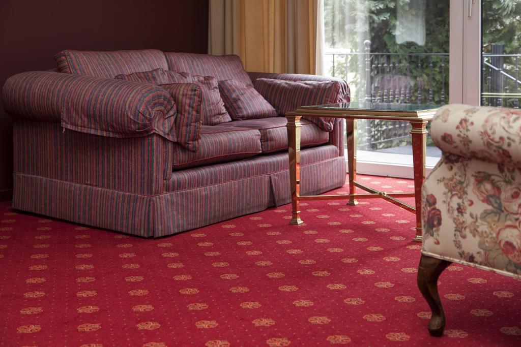 ריין Hotel Zum Alten Brunnen מראה חיצוני תמונה