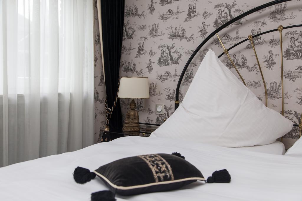 ריין Hotel Zum Alten Brunnen מראה חיצוני תמונה